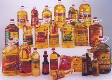 食用油灌裝機(jī)效果圖